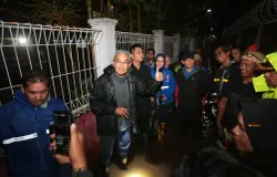 Wali Kota Bandung, Muhammad Farhan, meninjau lokasi banjir di kawasan Rancanumpang. (Sumber: Humas Pemkot Bandung)