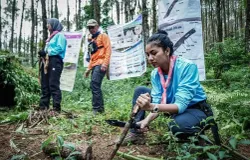 Ilustrasi perempuan di Bandung. (Sumber: Ayobandung.id | Foto: Kavin Faza)