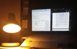 Ilustrasi mengerjakan tugas di waktu malam hari (Sumber: Pribadi | Foto: Muhamad Alan Azizal)