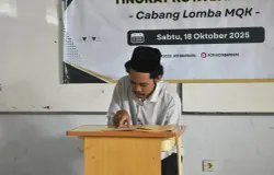 Defan, seorang pemuda asal Bandung yang menjadikan kitab kuning bukan sekadar bacaan, tetapi jalan untuk menempa karakter dan memperkuat keyakinan hidupnya. (Sumber: Dokumentasi Penulis)