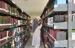 Kegiatan literasi mahasiswa di perpustakaan UIN Sunan Gunung Djati Bandung (Sumber: Dokumentasi Pribadi Penulis | Foto: Salsabiil Firdaus)