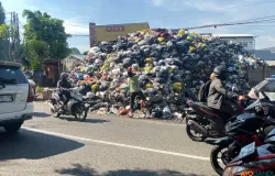 Jumlah keseluruhan sampah dari berbagai TPA di Kota Bandung mencapai 1.496 ton setiap hari atau setara 262 rit pengangkutan. (Sumber: ayobandung.id | Foto: Ikbal Tawakal)