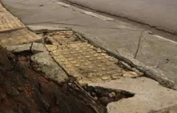 Kondisi guiding block di Kota Bandung yang memprihatinkan. (Sumber: IDZ Creators | Foto: Faqih Mauludin)