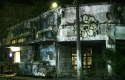 Salah satu gedung terbengkalai di pusat Kota Bandung. (Sumber: Pexels/Muhamad Firdaus)