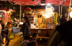 Suasana Saparua di Malam Hari (Foto: Sarah Aulia)