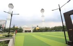 Masjid Agung Alun-Alun Bandung. (Sumber: ayobandung.com)