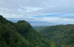 Langit pagi mewarnai Tebing Keraton dengan sambutan suasana yang syahdu Kabupaten Bandung (25/10/2025) (Sumber: Dokumentasi Penulis) (Foto: Sherina Khairunisa)