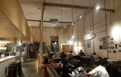 Atmosfer Budaya Slow Living yang Hadir di Tiap Sudut Cafe Bandung (Sumber: Dokumentasi Foto Penulis | Foto: Highcall Ziqrul Illahi )