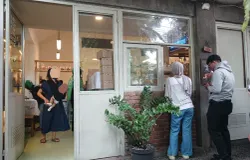 Kedai kecil itu menciptakan suasana hangat dari aroma Roti Macan pada hari Selasa (04/11/2025). (Sumber: Dokumentasi Penulis | Foto: Wafda Rindhiany)