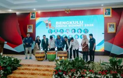 Bengkulu Media Summit (BMS) 2025 menegaskan bahwa masa depan media lokal bukan soal skala, melainkan relevansi. Suwarjono dan Eva Danayanti mendorong media daerah untuk berinovasi dan membangun kepercayaan publik.