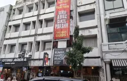 Tampak depan Rumah Hantu Braga di Jalan Braga, Kota Bandung, Rabu 29 September 2025. (Foto: (Sumber: Dokumentasi Penulis | foto: Muhammad Amril Fathurrahman Rovery)