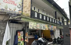 Suasana depan toko MirukiWay di Jl. Sukapura No.14 Desa Sukapura, Kecamatan Dayeuhkolot, Kabupaten Bandung, Selasa, (28/10/2025). (Sumber: Dokumentasi Penulis | Foto: Nasywa Hanifah Alya' Al-Muchlisin)