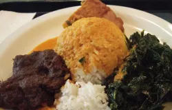 Ilustrasi makanan khas Minangkabau. (Sumber: Wikimedia Commons | Foto: Midori)