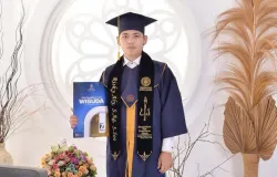 Foto Risky Aly ketika wisuda double degree. (Sumber: Dari Risky Aly setelah sesi wawancara selesai)