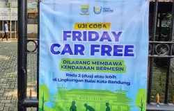 Banner Friday Carfree di Balaikota Bandung (Sumber: Pikiran rakyat)