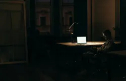 ilustrasi begadang (Sumber: Pexels | Foto: Cottonbro Studio)