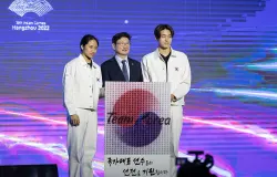 Sepanjang 2025, An Se Young (kiri) berhasil menjuarai 10 dari 14 turnamen internasional yang ia ikuti. (Sumber: Wikimedia Commons | Foto: Kim Sunjoo)