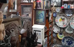 Pojok Barang-Barang Antik di Pasar Cikapundung, Kota Bandung (Sumber: Dokumentasi Pribadi | Foto: Arfi Pandu Dinata)