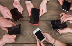 Nebeng hotspot disaat kondisi darurat memang tidak masalah. Namun jika kamu melakukan secara terus-menerus dengan berharap orang lain memaklumi dan terus membantu kamu itu namanya tidak tahu diri. (Sumber: Freepik)