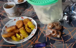 Camilan di Atas Karpet, Ketika Orang Sunda Kumpul dan Ngobrol (Sumber: Dokumentasi Pribadi | Foto: Arfi Pandu Dinata)