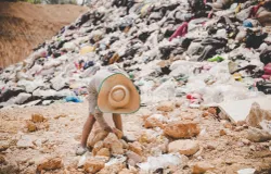 Ilustrasi Lautan Sampah Styrofoam (Sumber: Freepik)