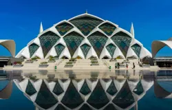 Masjid Al-Jabar di Kota Bandung. (Sumber: Pexels/Andry Sasongko)