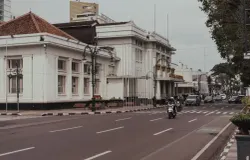 Jalan Asia-Afrika, Kota Bandung. (Sumber: Pexels/Raka Miftah)