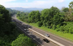 Tol Cipularang. (Sumber: Ayobandung | Foto: Irfan Al Faritsi)