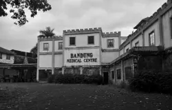 Gedung BMC yang banyak menyimpan kisah mistis. (Sumber: Ayobandung)