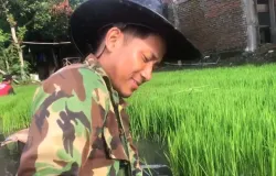 Petani Biasa yang mengubah desa dari sektor pertanian, Ahmad Suryana asal kampung nyalindung. (Foto: fikri syahrul mubarok/Sumber: Dokumentasi penulis)