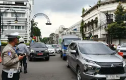 Kemacetan bukan sekadar gangguan lalu lintas, tapi cerminan tata kelola kota yang belum sepenuhnya adaptif terhadap lonjakan urbanisasi dan perubahan perilaku mobilitas warganya. (Sumber: Ayobandung.id)