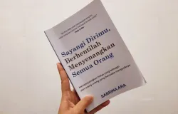 Buku "Sayangi Dirimu, Berhentilah Menyenangkan Semua Orang" (Foto: Penulis)