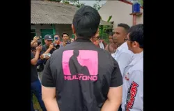 Kaos yang Digunakan Kaesang Saat Blusukan (Sumber: Instagram | Uncorrupted.store)