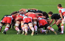 Ilustrasi dua tim rugbi yang tengah bertanding. (Sumber: Wikimedia Commons | Foto: PierreSelim)