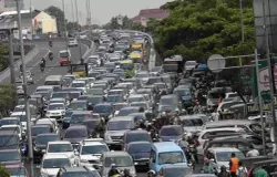 Kemacetan di jembatan layang Pasupati Bandung. (Sumber: ayobandung.com | Foto: Irfan Al-Faritsi)