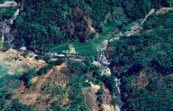 Tempuran Ci Hurip (kiri) dengan Ci Sanggiri (kanan). (Sumber: Citra satelit: Google maps)