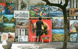 Bandung sering dipromosikan sebagai kota kreatif dan kota budaya, namun di balik slogan itu, kebijakan kebudayaan justru terseret logika selebritisasi. (Sumber: Unsplash/Firall Ar Dunda)