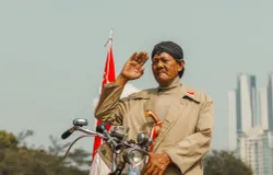 Ungkapan “Vox populi, vox Dei” menegaskan bahwa kekuasaan politik pada akhirnya bersumber dari rakyat. (Sumber: Pexels/Daris Ardiansyah)