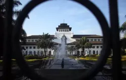 Indahnya Gedung Sate (Sumber: ayobandung.com | Foto: Irfan Al-Faritsi)