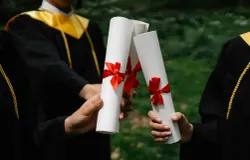 Ijazah sebagai Legalisasi Mahasiswa Baik di Dunia Kerja atau Pendidikan (Sumber: pexels)