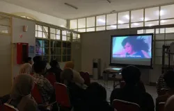 Suasana nonton film “Selamat Pagi, Malam” di Museum Konferensi Asia Afrika, Selasa, 31 Maret 2025. (Sumber: ayobandung.id | Foto: Halwa Raudhatul)