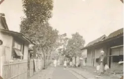 Kampung Apandi atau gang Apandi tahun 1900-1910. (Sumber: wereldculturn.nl)