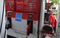 Warga mengeluhkan kenaikan harga BBM non-subsidi yang dianggap mencekik dan berharap pemerintah lebih bijak dalam menetapkan regulasi harga. (Sumber: ayobandung.id | Foto: Irfan Al Faritsi)