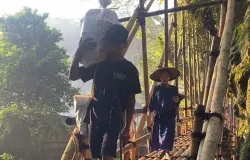 Di tanah Baduy, kesetaraan laki-laki dan perempuan tak diperdebatkan, melainkan dijalani dalam keseharian yang sederhana dan harmonis. (Sumber: Ayobandung.id | Foto: Dian Naren Prastiti)