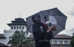 Memasuki tahun ke-12, Aksi Kamisan Bandung terus menjaga konsisten menyampaikan aspirasi warga. (Sumber: ayobandung.id | Foto: Ilham Ahmad Nazar)