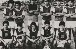 Persib Piala Soeratin 1980 diperkuat Ade Mulyono, Yusuf Bachtiar, Ajat Sudrajat, Wawan Hermawan(kiper), Wawan Karnawan, dll. (Sumber: Facebook | Foto: Planet Bola)