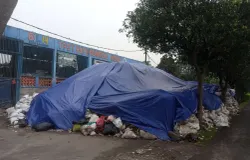 Gunungan Sampah di TPST Batununggal Bandung. Rabu, 29 April 2026 (Sumber: Dokumentasi Penulis | Foto: Dias Ashari)