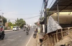 Beginilah sampah properti arak-arakan, karnaval 17 Agustusan (Sumber: AyoBandung.com | Foto: Mildan Abdalloh)