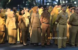 ASN sedang mengikuti apel. (Sumber: ayobandung.com | Foto: Irfan Al-Faritsi)