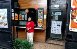 Ani Andriyani, pemilik Dimsum Inmons, UMKM asal Kota Bandung, (12/5/2026). (Sumber: Ayobandung.id | Foto: Aris Abdulsalam)